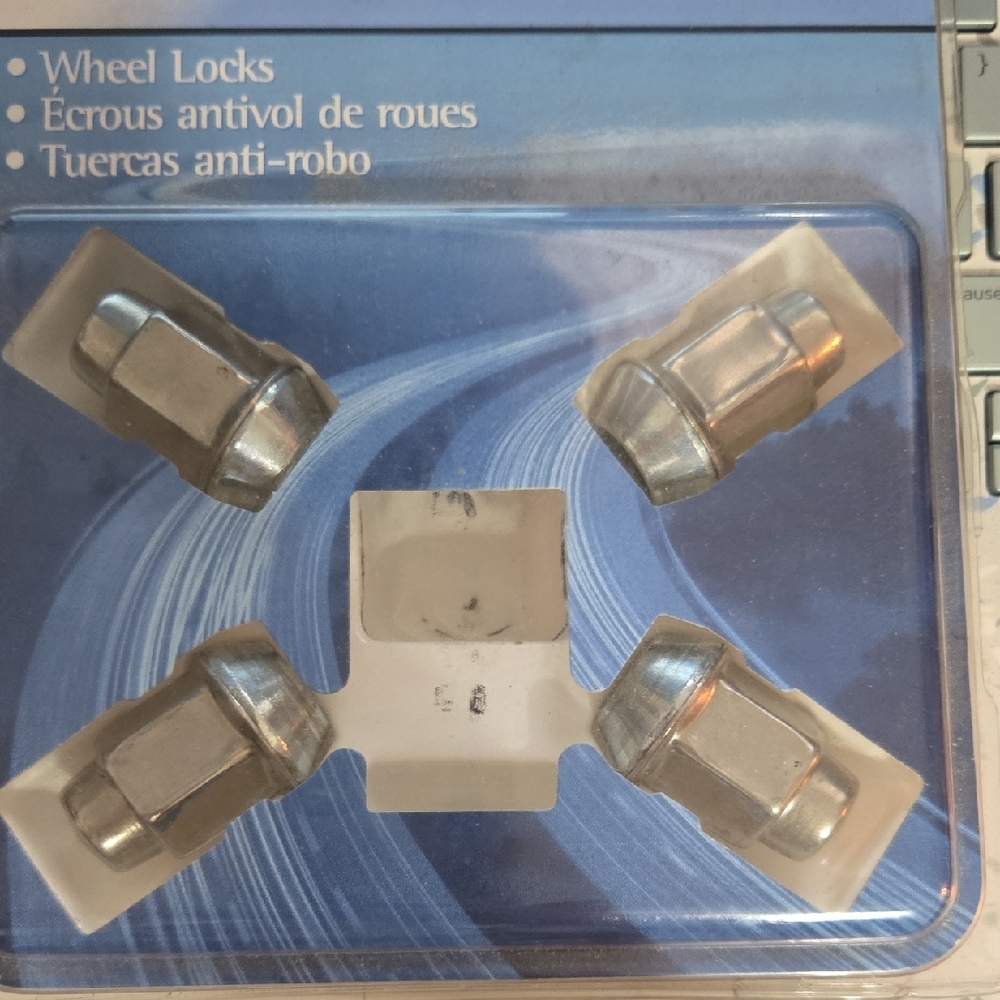 GM Car Wheel Lug Nuts - Silver Alloy